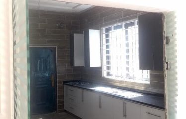 Elegant Oasis: Modern 3-Bedroom Home in Oyarifa