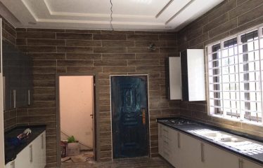 Elegant Oasis: Modern 3-Bedroom Home in Oyarifa