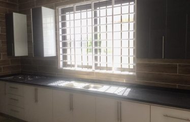 Elegant Oasis: Modern 3-Bedroom Home in Oyarifa