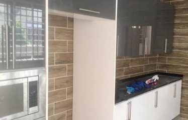 Elegant Oasis: Modern 3-Bedroom Home in Oyarifa