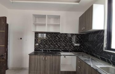 Oyarifa Luxe Haven: Stylish 3-Bedroom Townhouse