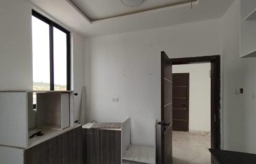 Oyarifa Luxe Haven: Stylish 3-Bedroom Townhouse