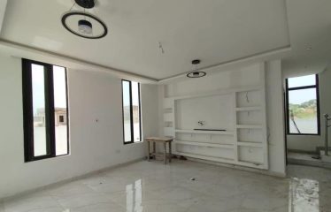 Oyarifa Luxe Haven: Stylish 3-Bedroom Townhouse