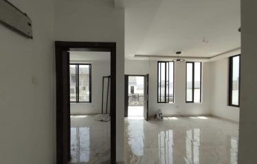 Oyarifa Luxe Haven: Stylish 3-Bedroom Townhouse